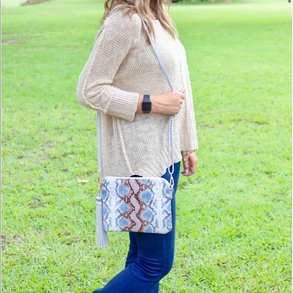 Gorgeous new carol snake pattern clutch crossbody - Picture 2 of 2